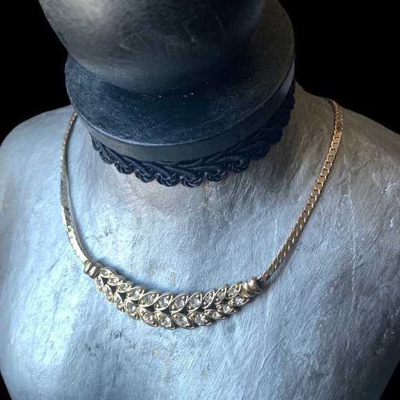 unbranded Jewelry - Leaf Choker Collar Necklace Gold Tone Clear Crystals Women’s Jewelry